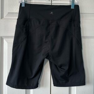 Danskin Black Bike Shorts Side Pockets High Rise Waistband Shaping Contour Sz M